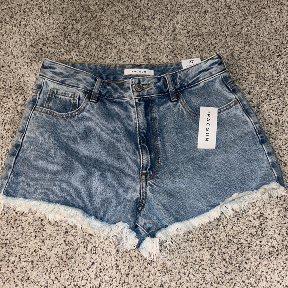Pacsun Jean shorts with cute fringe size 27 (aka size 4) (27-29in waist)